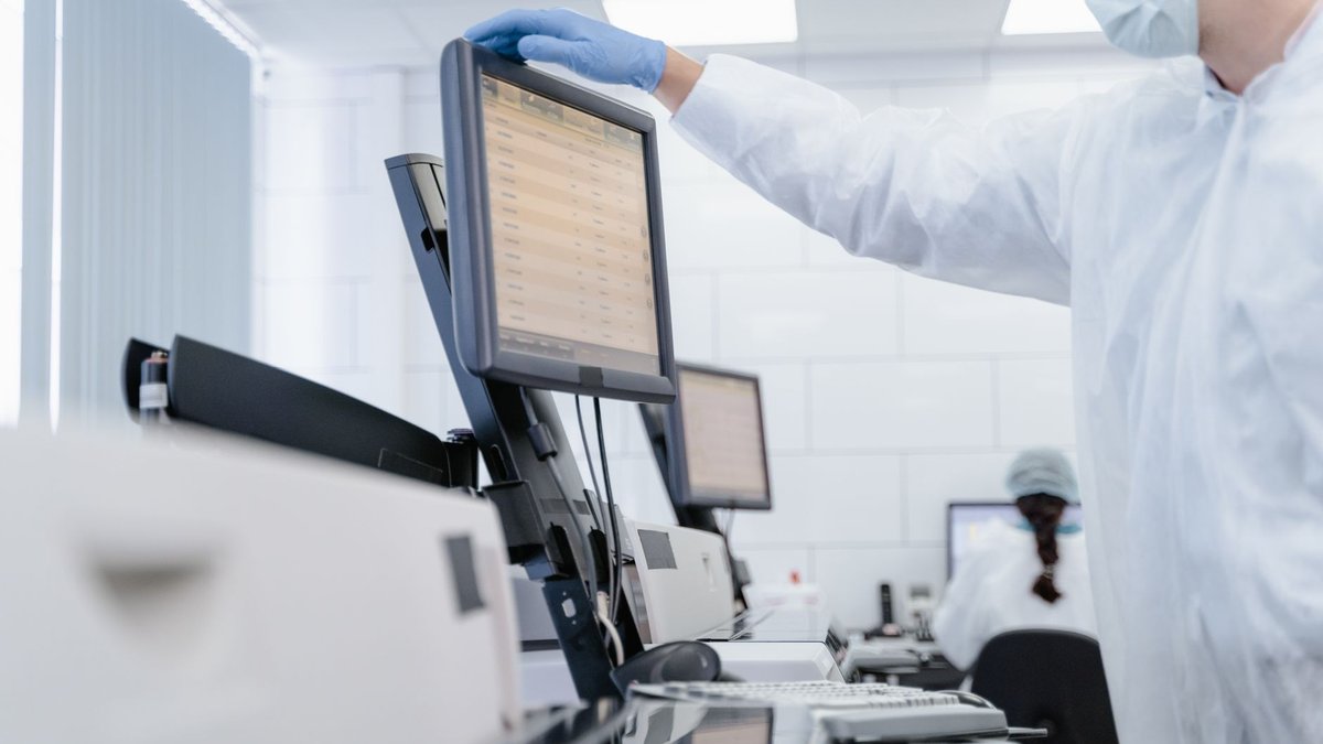 AI & Quantum: Healthcare's 2026 Transformation Unfolds