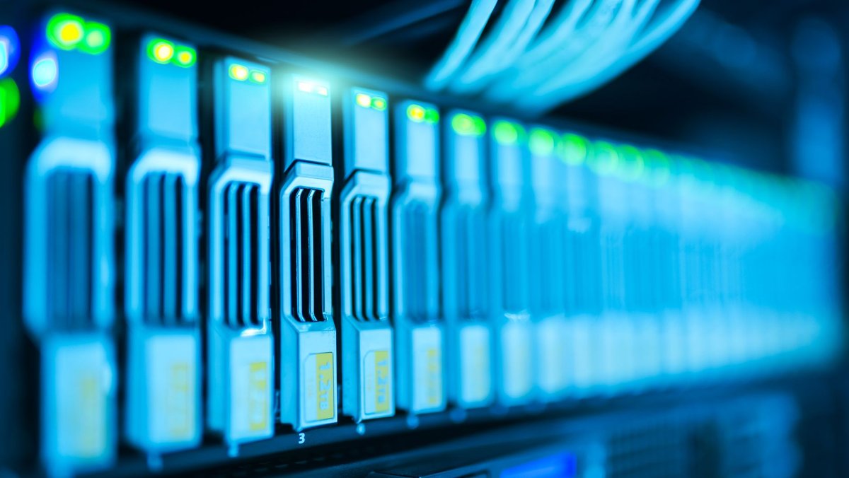 Clean Energy Pivot: Data Centers' Looming Power Challenge 2026